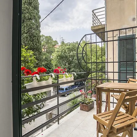 Luxury Marino בית הארחה 4*