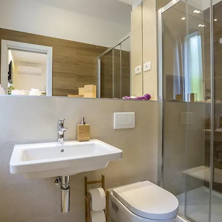 Luxury Marino בית הארחה